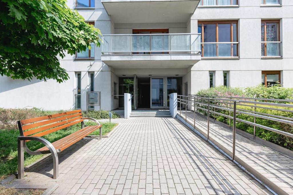 Апартаменти Bright And Cozy Near Park, With A Huge Terrace. Варшава